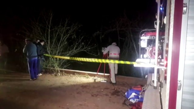 Dois homens morrem após caminhonete cair em riacho de São Salvador