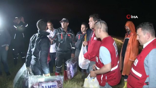 Sel mevsimlik tarım tarım işçilerini vurdu... Mevsimlik tarım işçilerinin çadırları sular altında kaldı