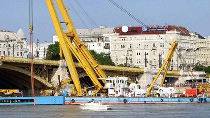 잠시 뒤 침몰 유람선 인양 작업 시작 / YTN