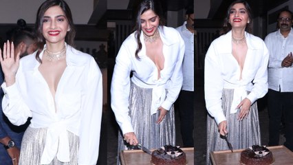 Sonam Kapoor Birthday Celebration With Media | Cake Cutting And Pictures