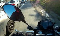 Trafikte seyir halindeki motosikletlinin başına öyle bir şey geldi ki...