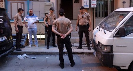 Öfkeli baba, annelerini döven iki kızını tüfekle vurdu