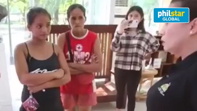 Parks official interrogates vendors allegedly 'selling' Chinese flags