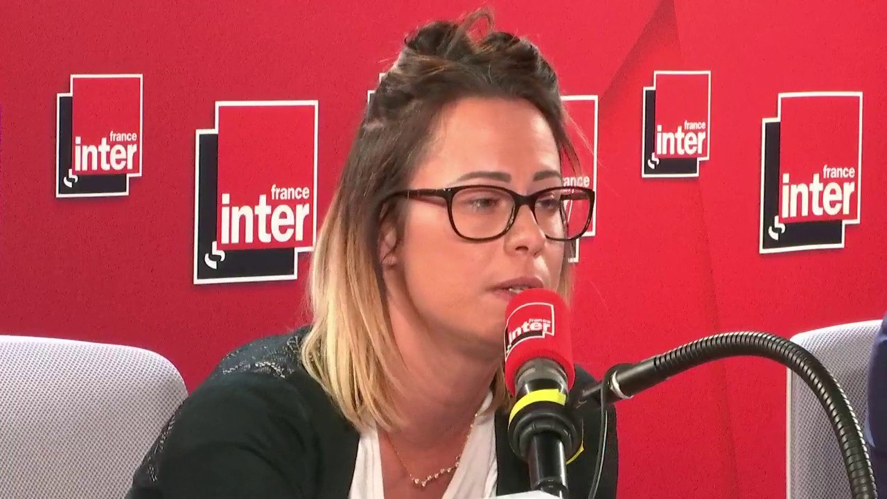 Candice Lafarge, aide-soignante à l’hôpital raconte son quotidien : "Des brancards saturés, 10h-12h d'attente avant de voir un spécialiste, etc. (...) On n’a plus le temps de renseigner correctement nos patients."