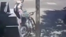 Un voleur de vélo se fait violemment karma par son propriétaire