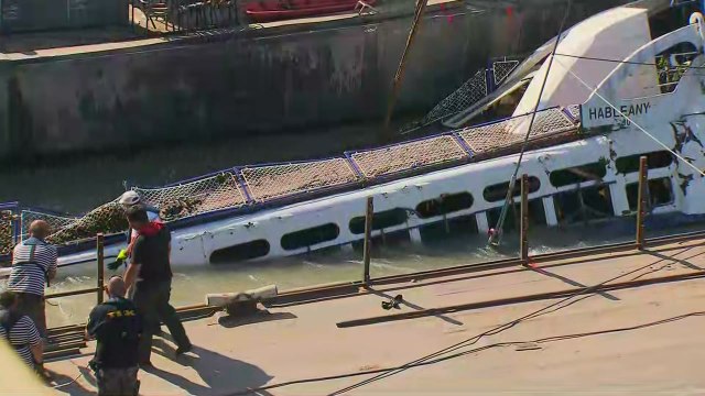 헝가리 침몰선 인양 작업...실종자 수습 잇따라 / YTN