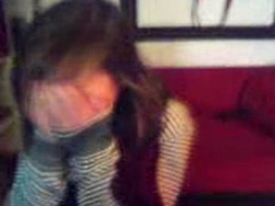 Reaction de Marion devant 2 girls one cup