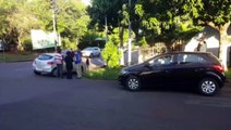 Duas pessoas ficam feridas em colisão entre carros na Rua Manaus