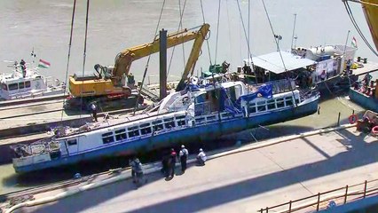 유람선 침몰 사고 13일 만에 허블레아니호 인양 / YTN