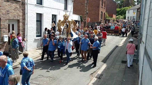 Notre Dame de Wasmes se sont promené dans ll' entité.Video Eric Ghislain Q