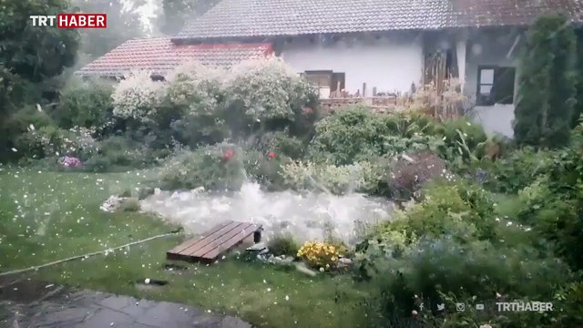 Almanya'da yağış ve fırtına hayatı felç etti