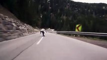 Descente à fond en longboard au milieu des voitures sur une route de montagne !