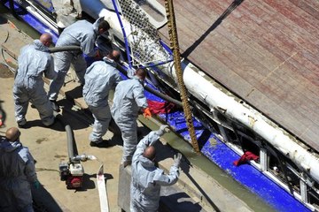 Tuna Nehri'nde batan teknenin enkazı çıkarıldı