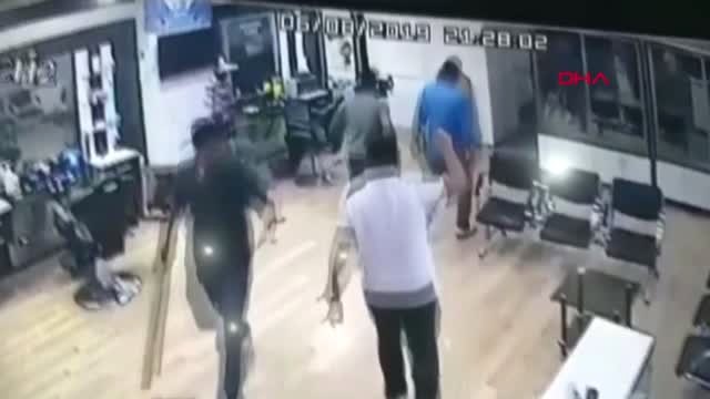 DİYARBAKIR Kuaföre sopayla dayak kamerada