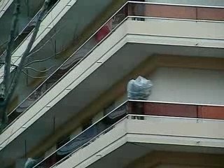 Le monstre au balcon