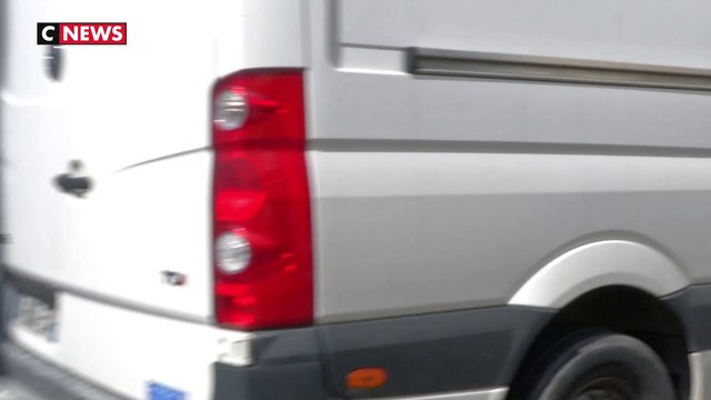 Paris : un conducteur de trottinette électrique meurt percuté par une camionnette