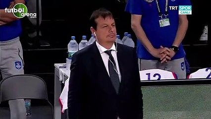 Ergin Ataman, Fenerbahçe Beko maçına kulaklıkla çıktı