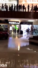 AVM'yi su bastı, müzisyenler Titanik müziğini çaldı