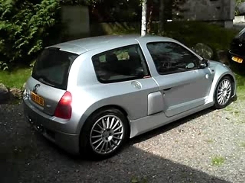 Clio V6 ph1 de Stouf