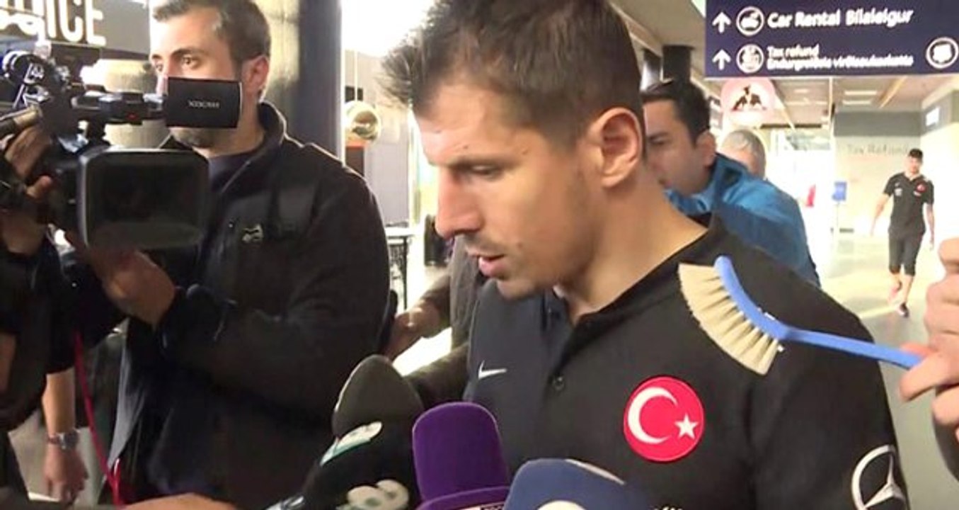 Emre Belözoğlu'na fırça uzatan Corentin Siamang, Türkiye forması giyip özür diledi!
