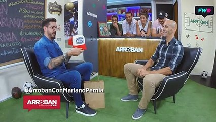 Mariano Pernía recibe su gorra Bondi