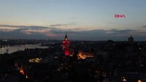 İSTANBUL-İSTANBUL'UN TARİHİ SİMGELERİ MİLLİ TAKIMA DESTEK İÇİN KIRMIZI-BEYAZA BÜRÜNDÜ