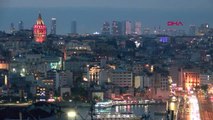 İSTANBUL-İSTANBUL'UN TARİHİ SİMGELERİ MİLLİ TAKIMA DESTEK İÇİN KIRMIZI-BEYAZA BÜRÜNDÜ