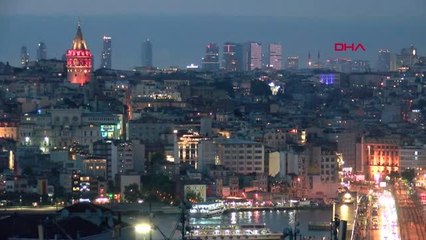 İSTANBUL-İSTANBUL'UN TARİHİ SİMGELERİ MİLLİ TAKIMA DESTEK İÇİN KIRMIZI-BEYAZA BÜRÜNDÜ