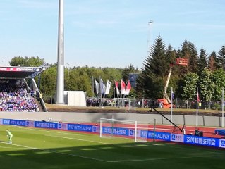 İzlandalı taraftarlar maçı çocuk parkında takip etti