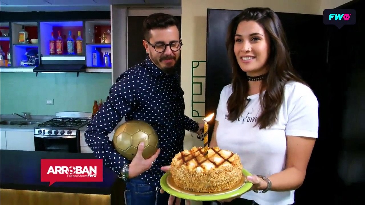 La entrada de Ivana con torta para Alexis