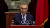 RTV Ora - Meta firmos dekretin e anulimit të 30 qershorit dhe bën shqiponjën