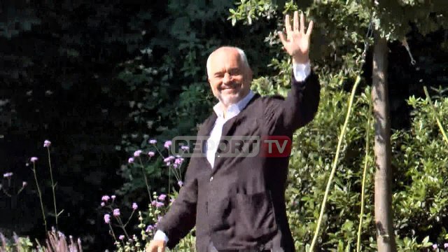 Report TV - Mblidhet Kryesia e PS, Vangjush Dako mbërrin i vetëm, Rama buzëqesh me gazetarët