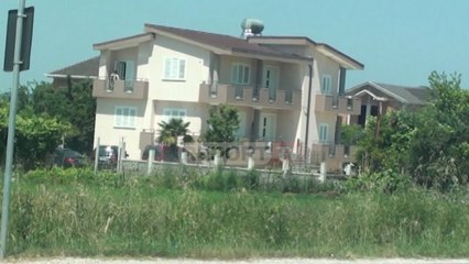 Report TV - Grabitje me armë në një banesë në Tapizë, vidhen bizhuteri e para