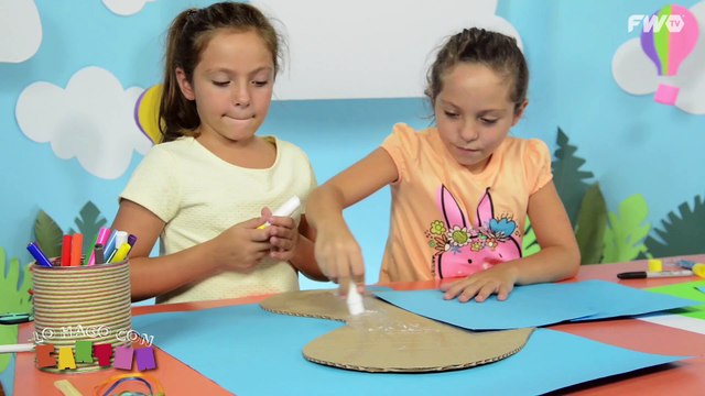 Paso a Paso Renata y Federica hacen un estanque con peces de colores
