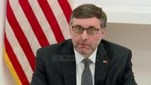 Palmer: Hiqni taksën/ Diplomati i lartë amerikan takon Vuçiç në Beograd