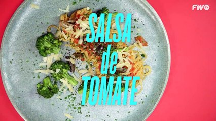 Pasta con salsa de tomate, brócoli y aceitunas negras