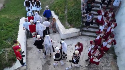 RTV Ora - Hapet “Sofra Dardane”, qindra artistë në Festivalin e folkut shqiptar