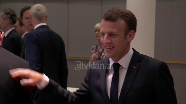 13 vende anetare pro hapjes se negociatave me Shqiperine