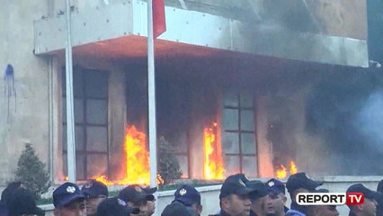 Anulimi i zgjedhjeve/ Qytetarët: Meta vetë e vulosi, vetë e baltosi, t'i vendosë gishtin kokës