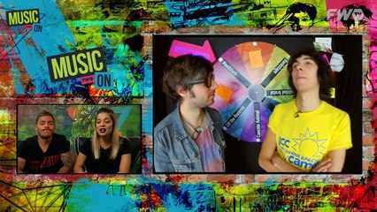 Banda de Turistas en el confesionario