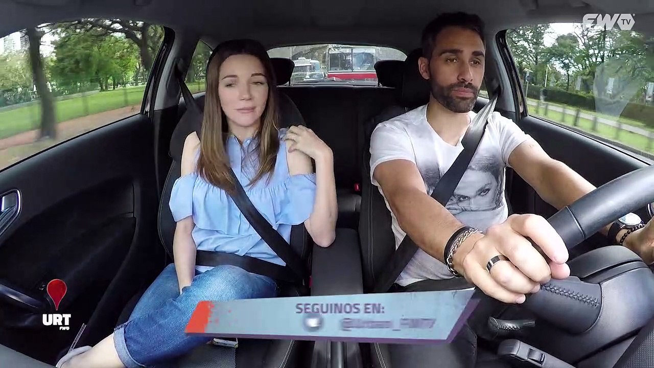 Mica Breque se sube al auto del Pollo Álvarez - Urban #10