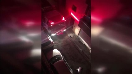 KOCAELİ İtfaiye yangına giderken park eden araçlara takıldı