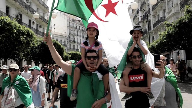 الجزائريون متمسكون بمطالبهم لرسم دولتهم القادمة