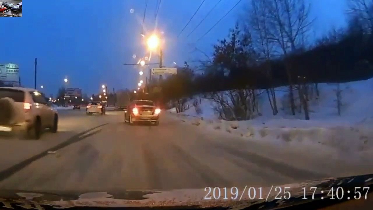 NEVER STAY IN THE BLIND SPOT OF A TRUCK (1)