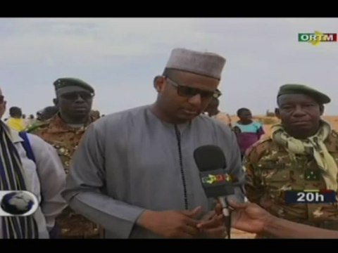 ORTM/Visite du Premier Ministre, Boubou CISSÉ et deux membres du Gouvernement aux populations de Mopti pour présenter les condoléances de la Nation