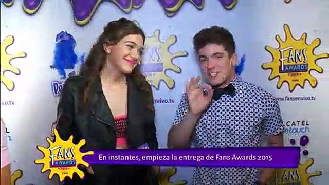 Violetta en la Teen Carpet: Facu Gambande, Ruggero Pasquarelli y Cande Molfese