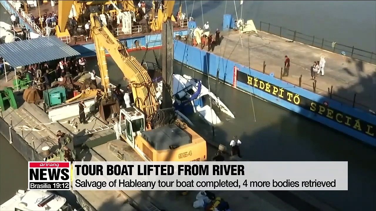Hableany tour boat salvaged from Danube River after two weeks, investigations to follow