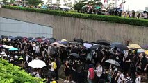 Manifestantes bloqueiam ruas de Hong Kong
