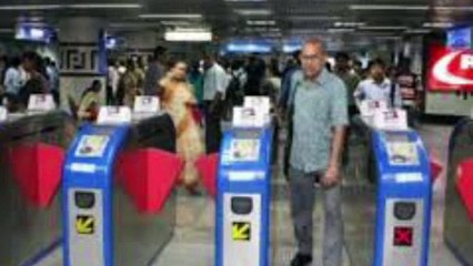 কেন হঠাৎ থেমে গেল চলন্ত মেট্রো?