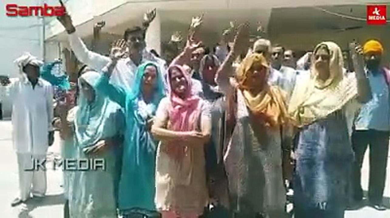 सरपंच की मनमानी के चलते सांबा जिल के लोगों ने सरपंच के खिलाफ किया जोरदार प्रदर्शन!